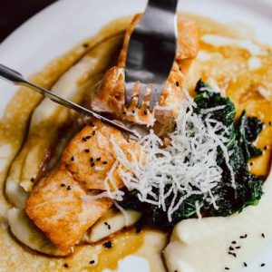 LUX® LCD Multi-Cooker - Black 5 salmon and mashed potatos